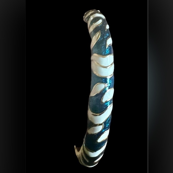 Signed Kenneth Jay Lane (KJL) Blue & White Enamel Bangle Bracelet Gold Tone - Picture 1 of 5